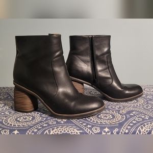 Korks heeled black boots